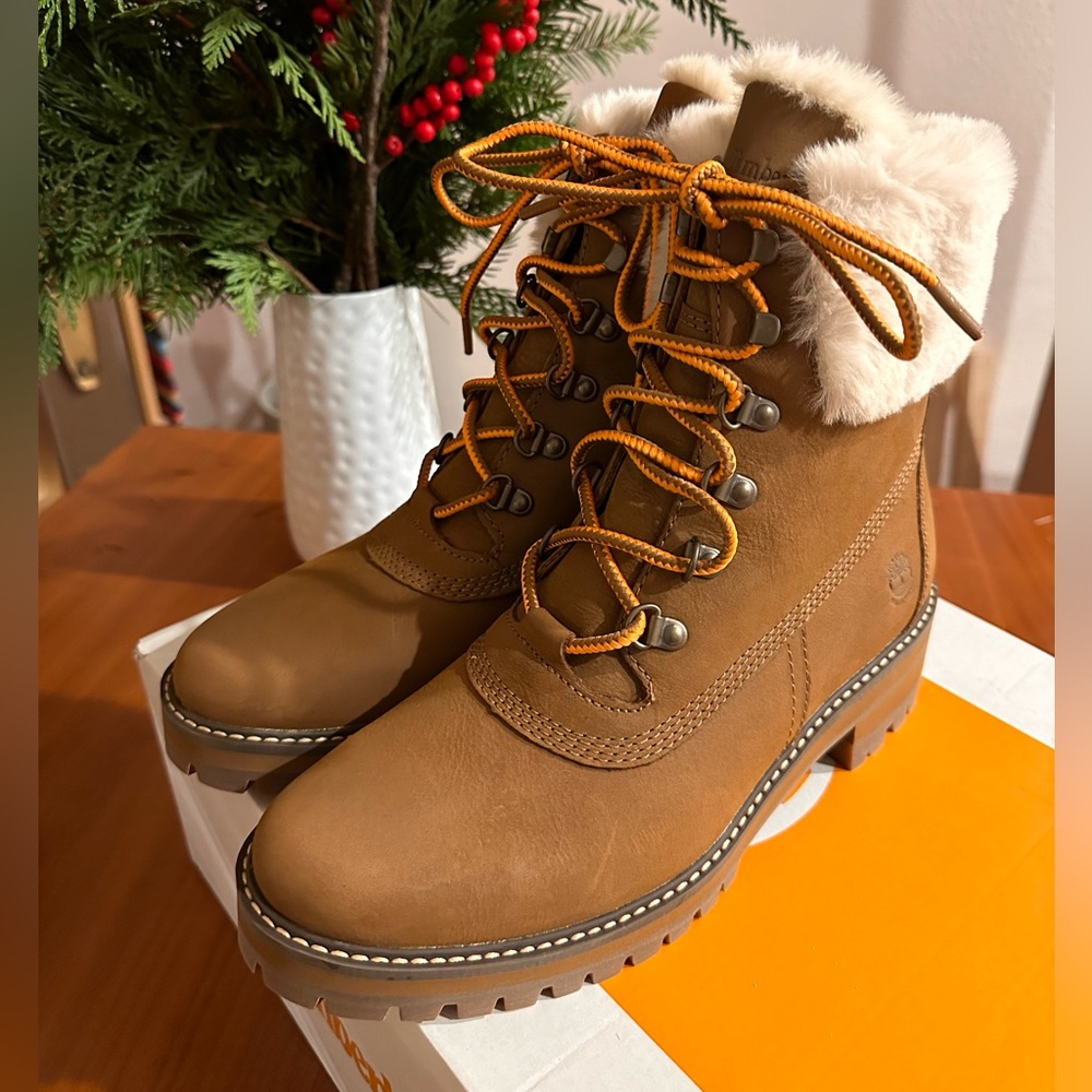 Timberland Courmayeur Valley Warm Lined Boot Medium Brown Nubuck size 9.5